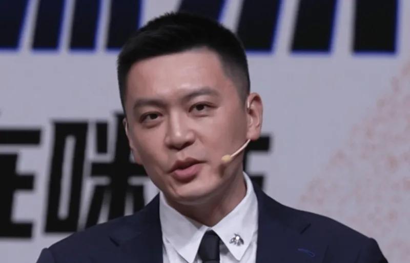揭幕战焦点频出！杨鸣对男篮一针见血，杜锋对阿旺惋惜，两人关系极佳